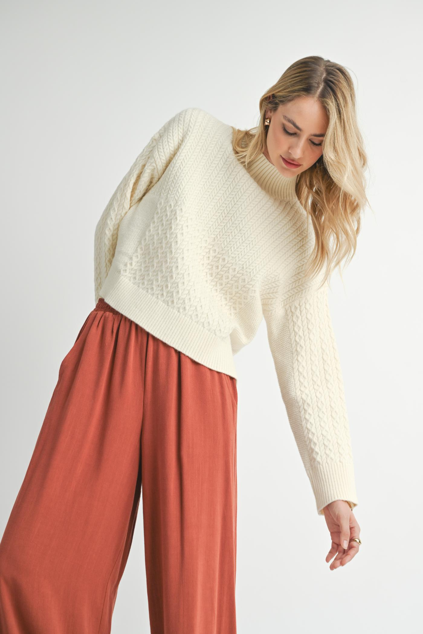 Liss Turtle Neck Sweater